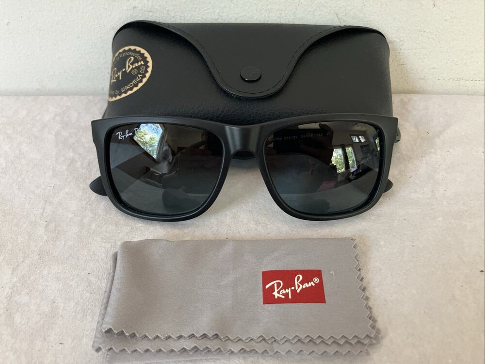 Ray Ban Justin Classic RB4165 54-16-145 Black Frame Grey Polarized Sunglasses